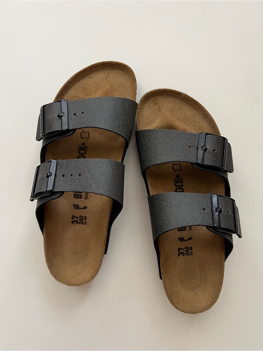 NWOT Birkenstock Arizona Sandals / Women’s size 37